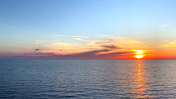 Seascape travels, Beautiful sunset sky, Tranquil video, Evening serenity HD wallpaper