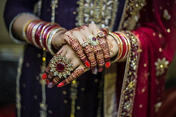 Detailed view of henna adorned hands with jewelry at a traditional Pakistani wedding in Lahore. HD wallpaper