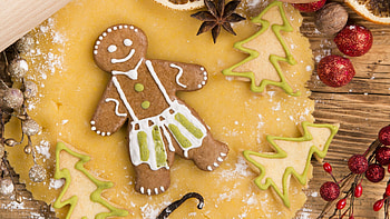 Gingerbread Man, Heartwarming Christmas, Whimsical holiday ry, Winter wonderland HD wallpaper