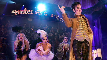 Panic! at the Disco, Theatrical flourishes, Drama-filled performances, Music storytelling HD wallpaper