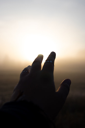 Shine, Light, Hand, Miscellanea, Miscellaneous, Fingers, Touching, Touch HD phone wallpaper