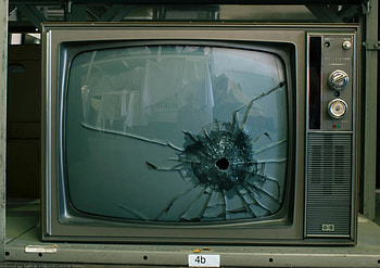 Broken-TV-grunge--wp4002855 HD wallpaper