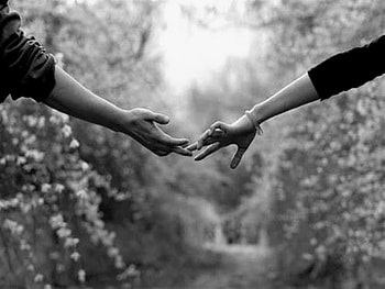 BETWEEN US BETWEEN US, feelings, black and white, love, hands, together HD wallpaper