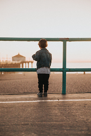 Beach, Miscellanea, Miscellaneous, Fence, View, Railings, Handrail, Child HD phone wallpaper