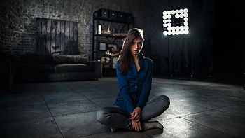 Victoria Vishnevetskaya Girl Model Is Sitting On Floor Wearing Blue Shirt And Grey Pant Girls HD wallpaper
