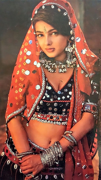 Mamata Kulkarni, bollywood actress, cleavage HD phone wallpaper