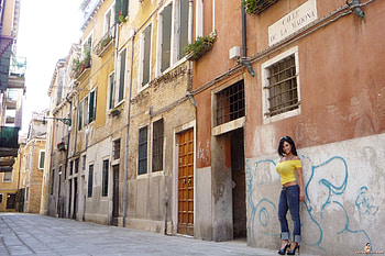 Denise Milani In Venice, buildings, sexy, outdoors, model HD wallpaper