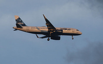 JetBlue Airways, Mask dispute, Passenger removal, Safety protocol HD wallpaper