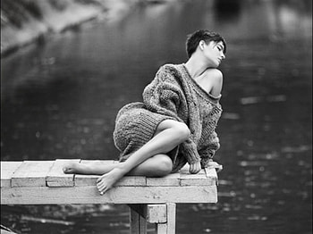 love is in my thought, graphy, black and white, love, alone, woman HD wallpaper