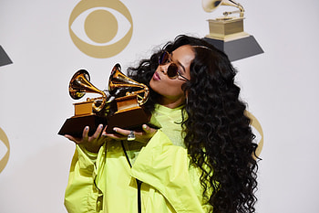 H.E.R., Aka Gabi Wilson, R&B Grammy winner, Album of the year HD wallpaper
