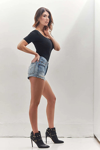 Jewel Staite hoot, Hot pics, Brandon Elliot graphy, Glamorous poses HD phone wallpaper