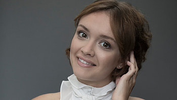Olivia Cooke, Smiling , , Beautiful actress HD wallpaper