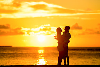 Couple At Beach During Sunset, couple, love, beach, graphy, sunset HD wallpaper