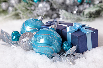 Christmas Gifts and Ornaments, Winter, Ornaments, Gifts, Christmas, Snow, Nature, Holidays HD wallpaper