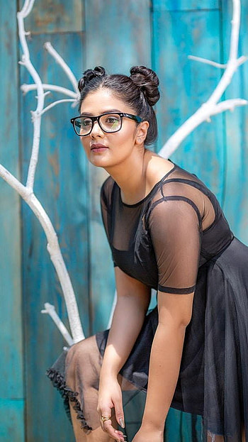 Sreemukhi, telugu actress, model HD phone wallpaper