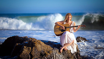girl with guitar in the ocean, guitar, oceans, girl, singer HD wallpaper