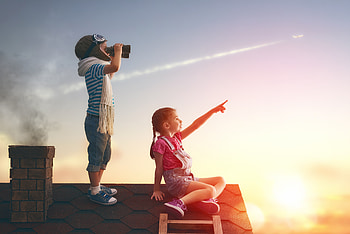 Little Childrens On Roof Watching Sky, children, child, graphy HD wallpaper