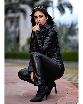 Neha Malik, knee, hair HD phone wallpaper