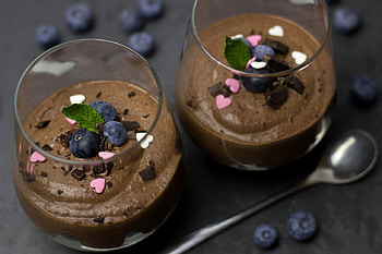 Chocolate Blueberry Dream, Chocolate, Cream, Desert, Blueberry HD wallpaper