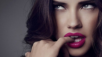 Gorgeous woman HD wallpaper