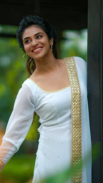 Induja, tamil actress HD phone wallpaper