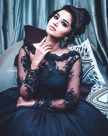 Anupama parameshwara, flash graphy, mallu actress HD phone wallpaper
