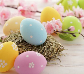 Easter Eggs, blue, points, cute, eggs, dots, beauty, abstract, sweet, white, soft, beautiful, grass, pink, green, yellow, nature, flowers, lovely HD wallpaper