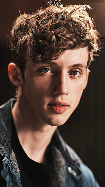 Troye Sivan, Music artist, Creative expression, Fan appreciation HD phone wallpaper