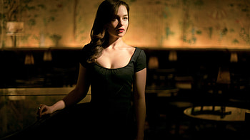 Emilia Clarke Cleavage, emilia-clarke, game-of-thrones, tv-shows, celebrities HD wallpaper