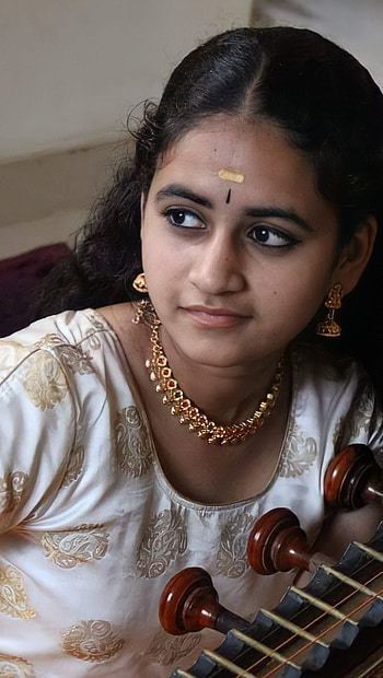 Soorya Gayatri, classical singer HD phone wallpaper