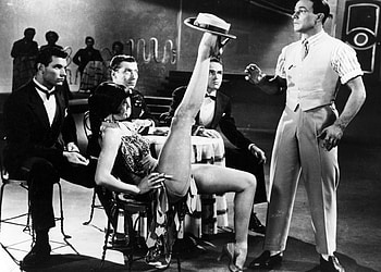Singin' in the Rain, Golden age of Hollywood, Musical extravaganza, Iconic dance numbers HD wallpaper