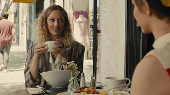 Hollywood Stargirl, Judy Greer's , Ana Caraway's gadget, Tech inclusion HD wallpaper