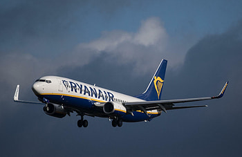 Ryanair, Cansel Kiziltepe, SPD Abgeordnete, Ryanair stewardess HD wallpaper