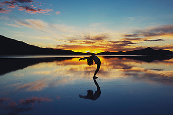 Horizon, Lake, Dark, Silhouette, Yoga HD wallpaper