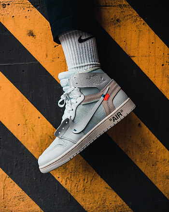 Miscellanea, Miscellaneous, Legs, Sneakers, Wall, Sock HD phone wallpaper