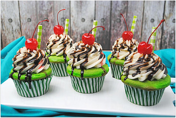 Cupcakes, sweet, cherry, red, green, dessert, cupcake, food HD wallpaper