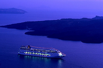 Luxury cruise ship, Floating elegance, Ocean escape, White and gray HD wallpaper