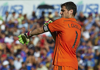 Iker Casillas , Background , Football hero, Goalkeeping legend HD wallpaper
