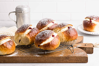 Cream buns, Bun HD wallpaper