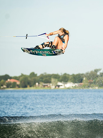Girl wakeboarding , Girl wakeboarding backgrounds HD phone wallpaper