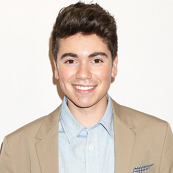 Noah Galvin, TV Shows, Real O'Neals, Being Gay HD phone wallpaper