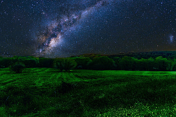 Milky Way over Green Field, Nights, Stars, Fields, Nature, Sky HD wallpaper