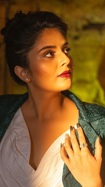 Sreemukhi, telugu actress HD phone wallpaper