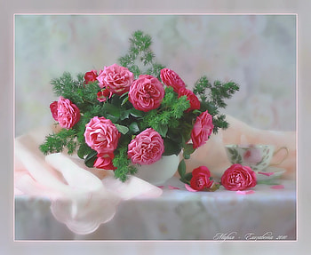 still life, bouquet, gentle, graphy, tea, nice, rose, coffee, , roses, elegantly, vase, beautiful, cup, pretty, red, cool, flowers, lovely, drink HD wallpaper