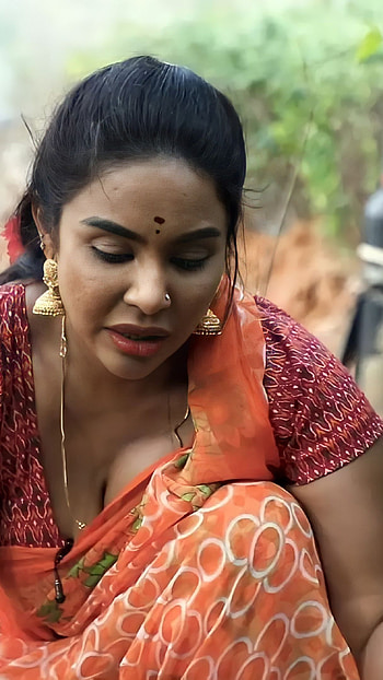 Sri Reddy, cleavage HD phone wallpaper