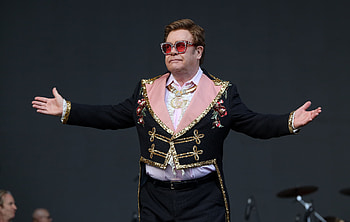 Elton John, Enthusiast collector, Extensive music library, CDs and vinyl HD wallpaper