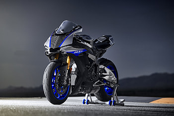 Yamaha R1 , yamaha-r1, bikes, girls HD wallpaper