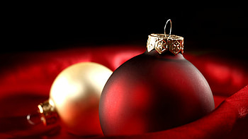 Golden red ornaments, Christmas tree beauty, U , Festive delight HD wallpaper
