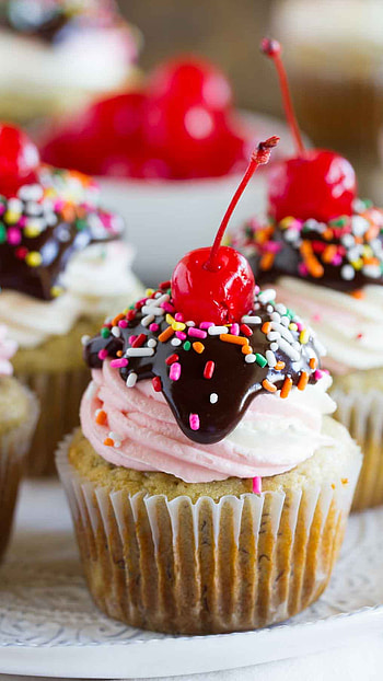 Cupcake, Yummy Cupcake HD phone wallpaper