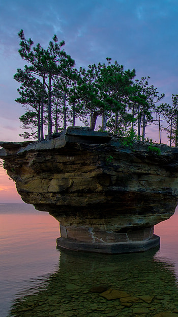Rock with Trees at Sunset, sun, horizon, tree, sea, nature HD phone wallpaper
